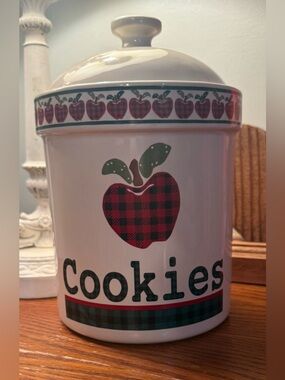 collectible ceramic cookie jar featuring the "Applejack" pattern